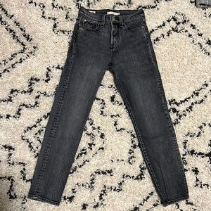 Levi’s Wedgie Straight Leg Jean